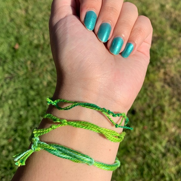 3 Woven Friendship Bracelets (Green) - Picture 7 of 8